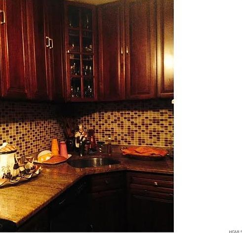 2nd image of 1874 Hunt Ave