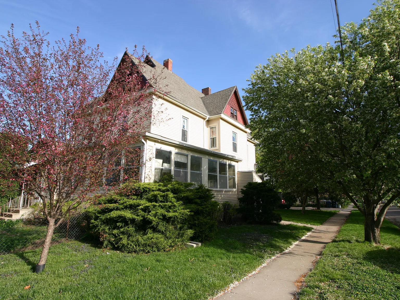 2 bed, 1600 sqft, $1,695 — Photo 1