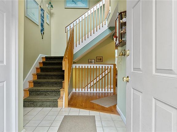 4th image of 137 Pine Glen Dr #137