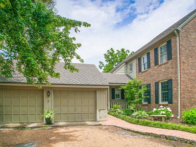 100 Scenic Hwy APT 1, Lookout Mountain, TN, 37350