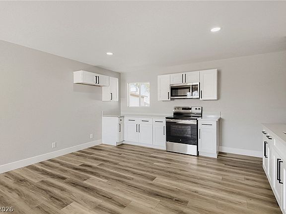 5th image of 6124 Halifax Cir