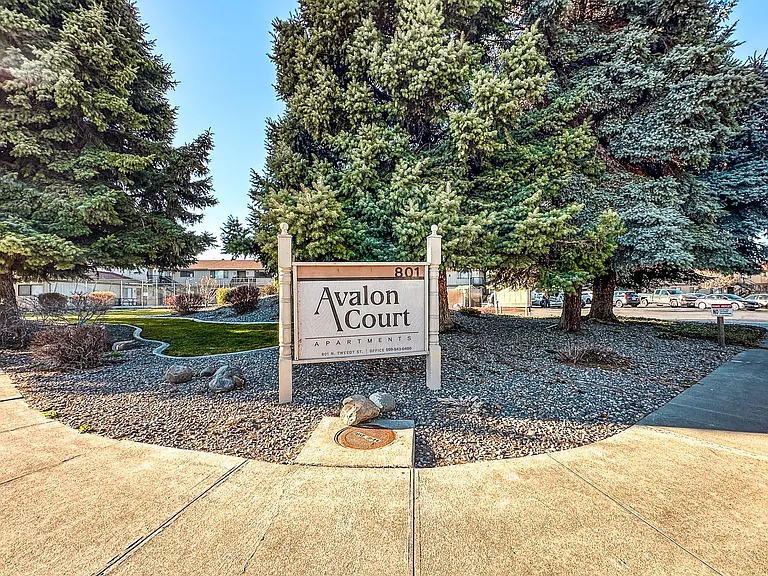 Avalon Court Apartments — Photo 4
