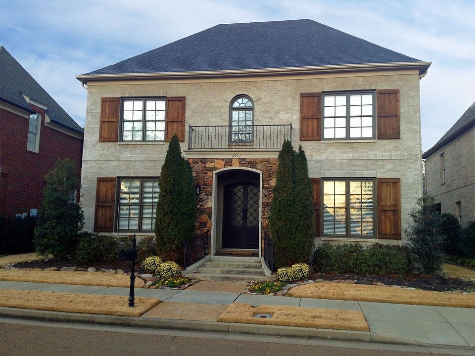 1st image of 4557 W Woodlawn Cir