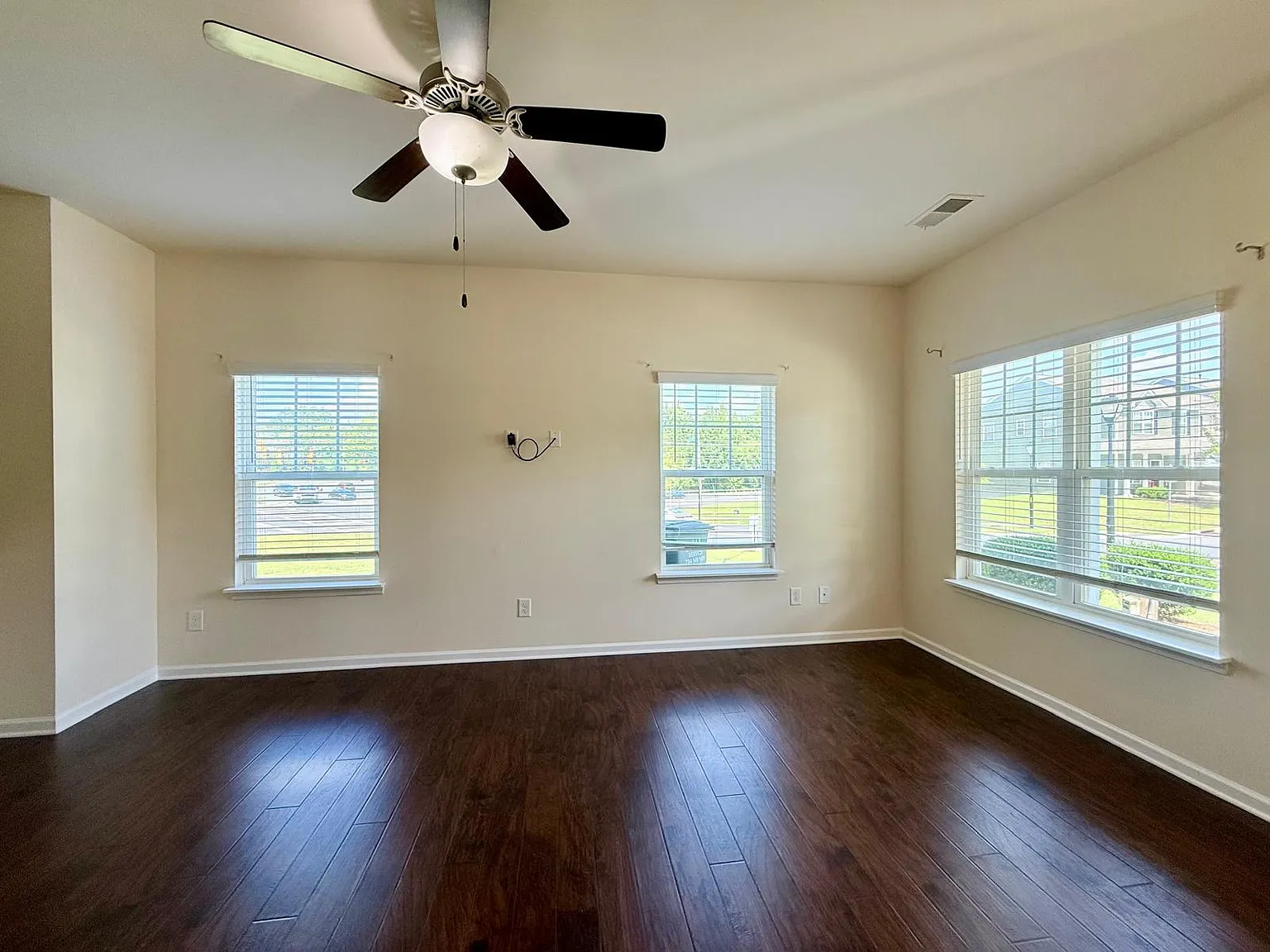2 bed, 2.5 bath, 1600 sqft, $1,995 — Photo 4