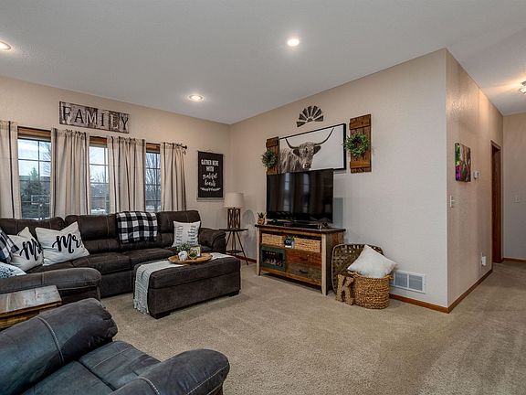 3rd image of 2385 Haddonstone Ln