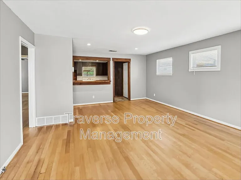 304 S Waco St — Photo 3