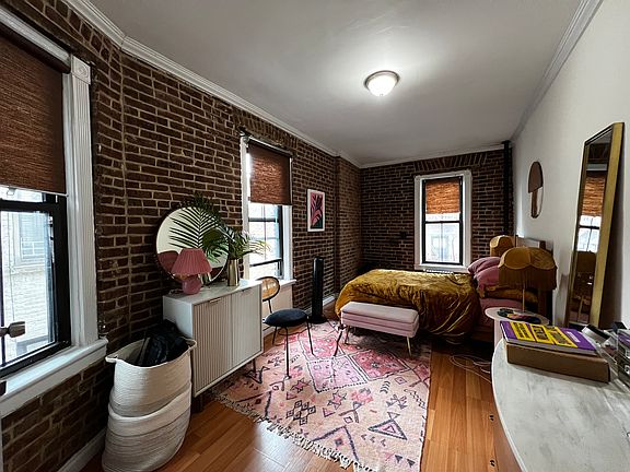3rd image of 71 Pineapple St APT C1