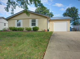 318 Timber Ridge Dr E, Oakwood, IL 61858