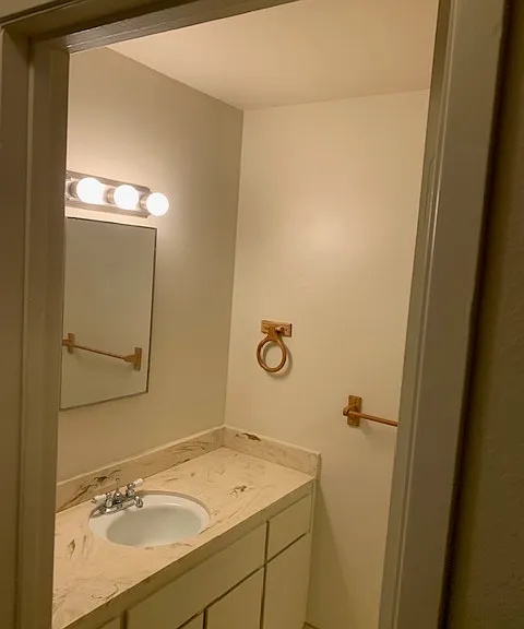 5065 Charmian Dr — Photo 5