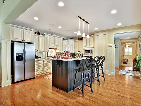 3rd image of 2 Crestwicke Ct