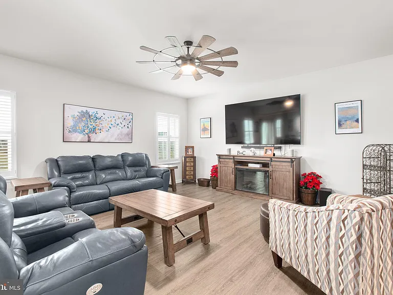 6427 Hawkeye Dr — Photo 50