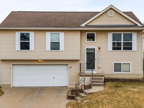 16121 Blackwalnut St, Omaha, NE 68136