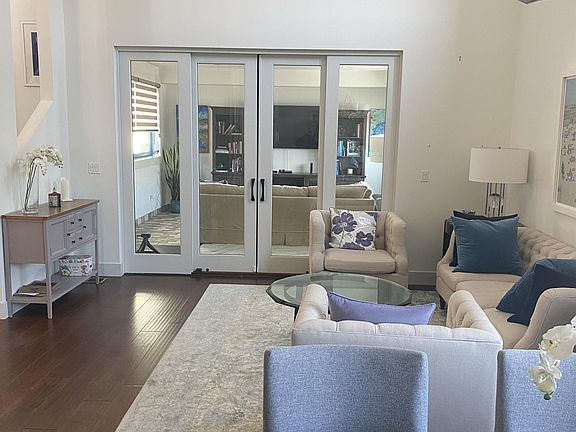 2nd image of 422 Heliotrope Ave #B