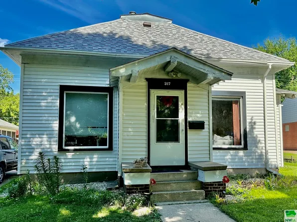 317 Ontario St, Storm Lake, IA 50588