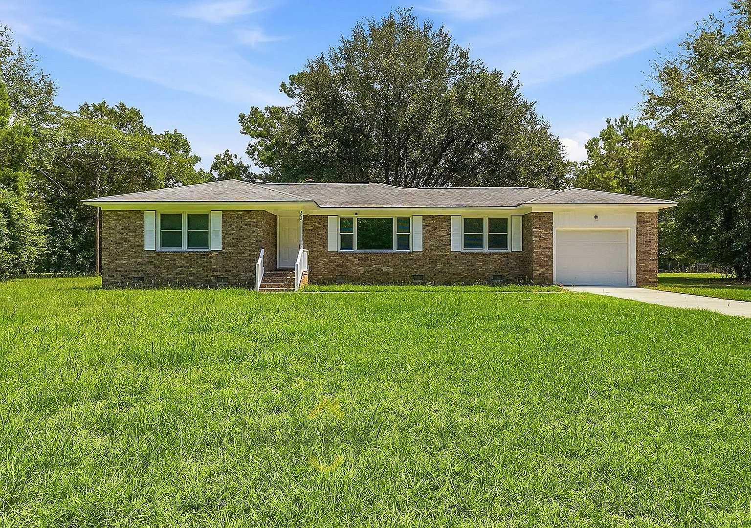 3 Bedroom 2 Bathroom in Monck's Corner — Photo 1