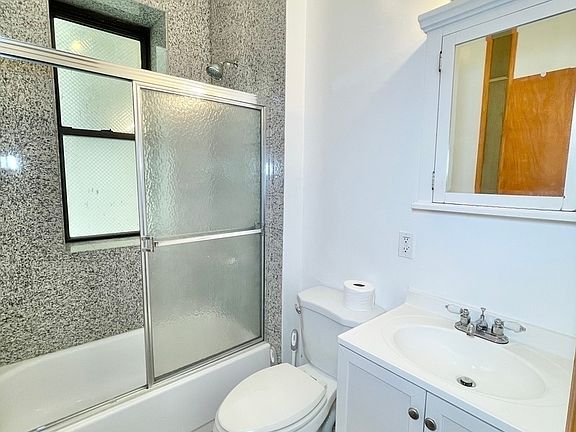 4th image of 324 E 52nd St #B2