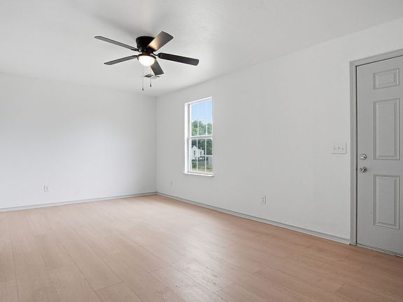 4th image of 1305 Bellevidere Dr