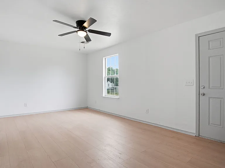 1305 Bellevidere Dr — Photo 4