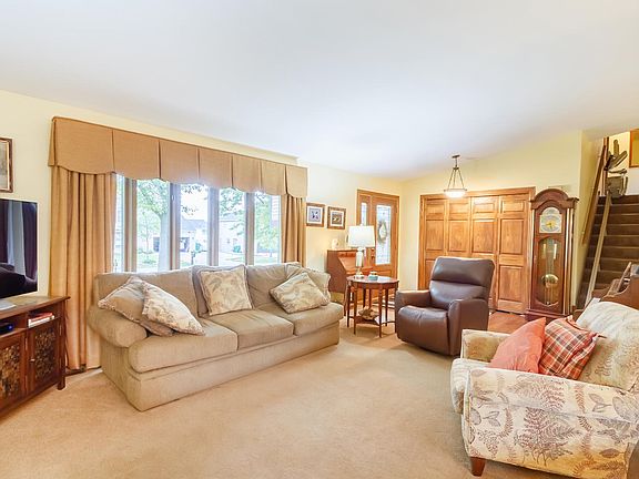 4th image of 1099 Gloria Dr
