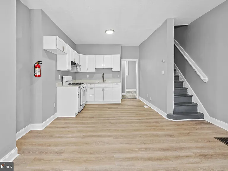 510 E Willard St — Photo 6