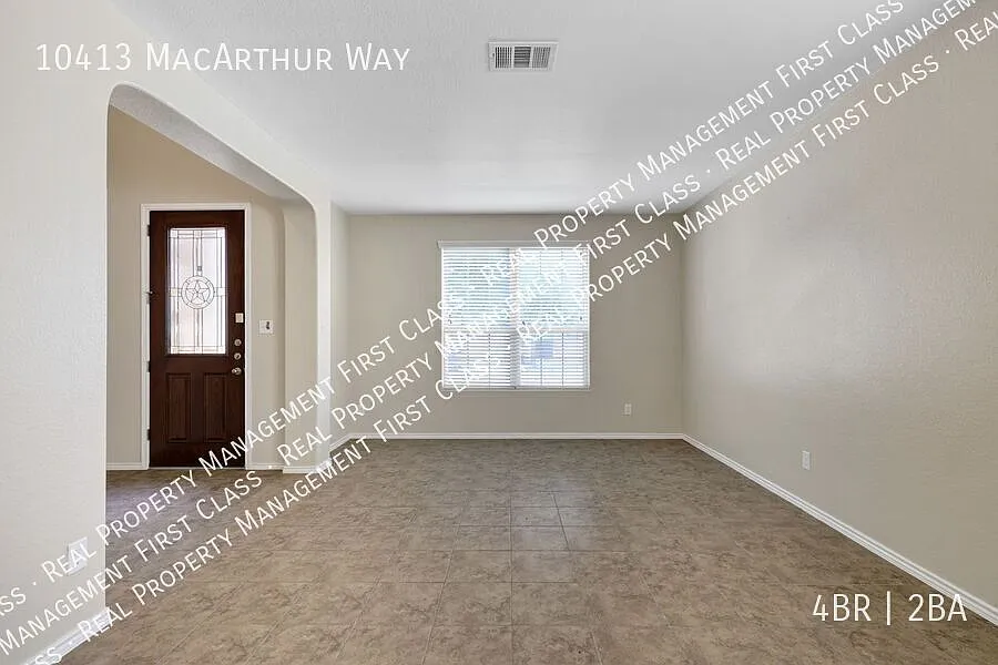 Move in ready 4 BR, 2.5 BA home in SCUISD! — Photo 4