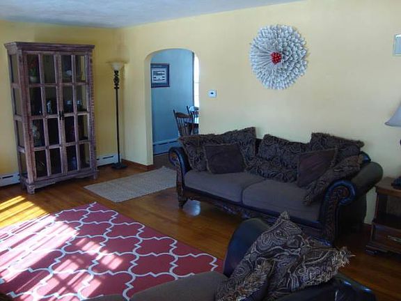 4th image of 332 Richland Ln