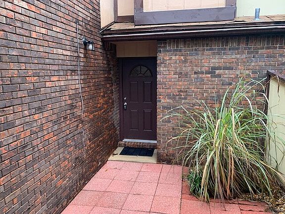 3rd image of 9 Hidden Cove Cir