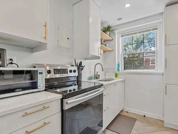3rd image of 2716 29th St SE APT B196