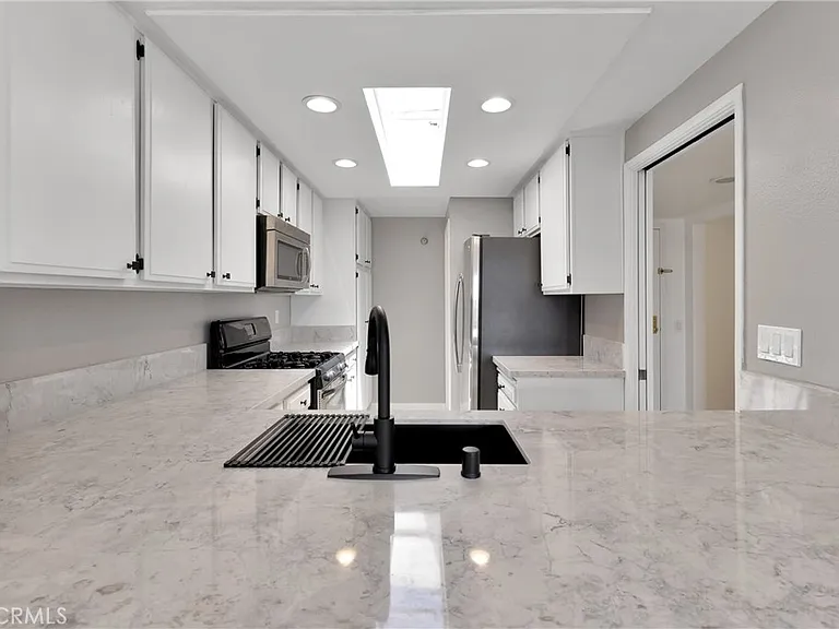 280 Cagney Ln #312 — Photo 4