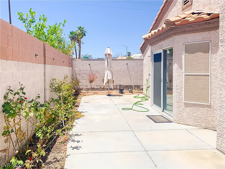 405 Europa Way — Photo 23