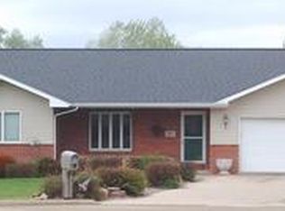 737 Walnut Ridge St, Peosta, IA 52068