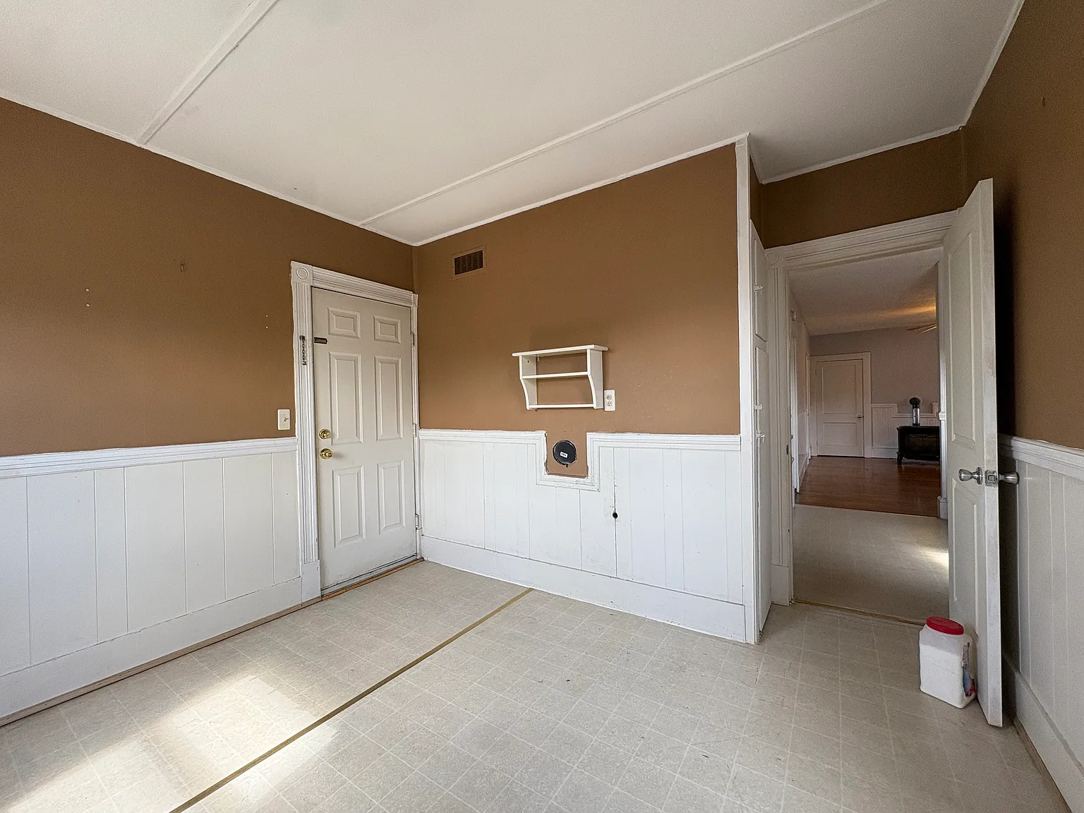 3 bed, 824 sqft, $2,000 — Photo 2