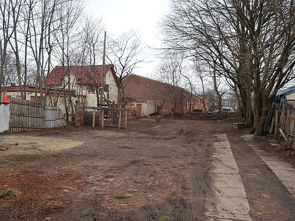 3rd image of 591 Elm St
