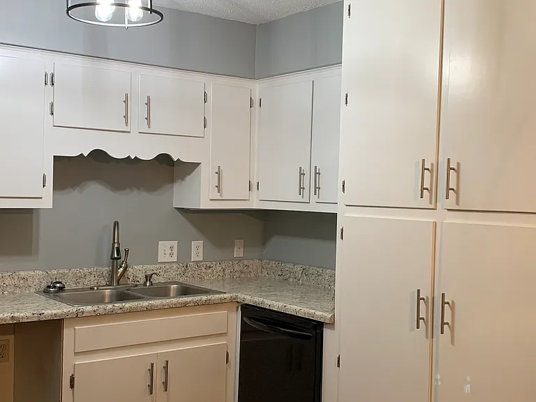 44 White Oak St #8 — Photo 3