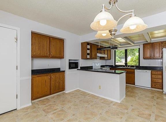 5th image of 66 Shirecreek Ct