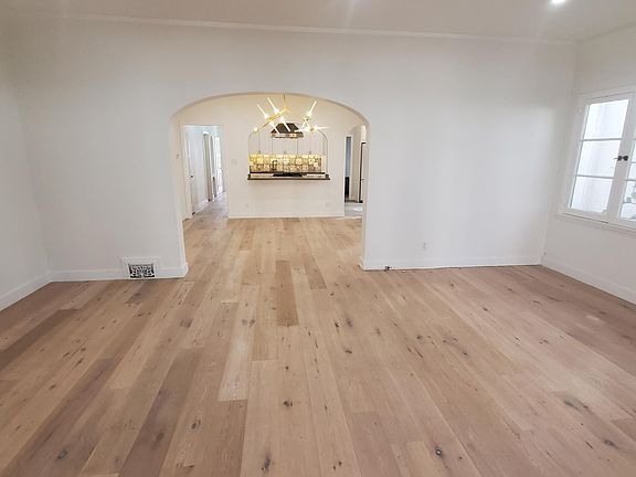 2nd image of 137 N Sycamore Ave #1