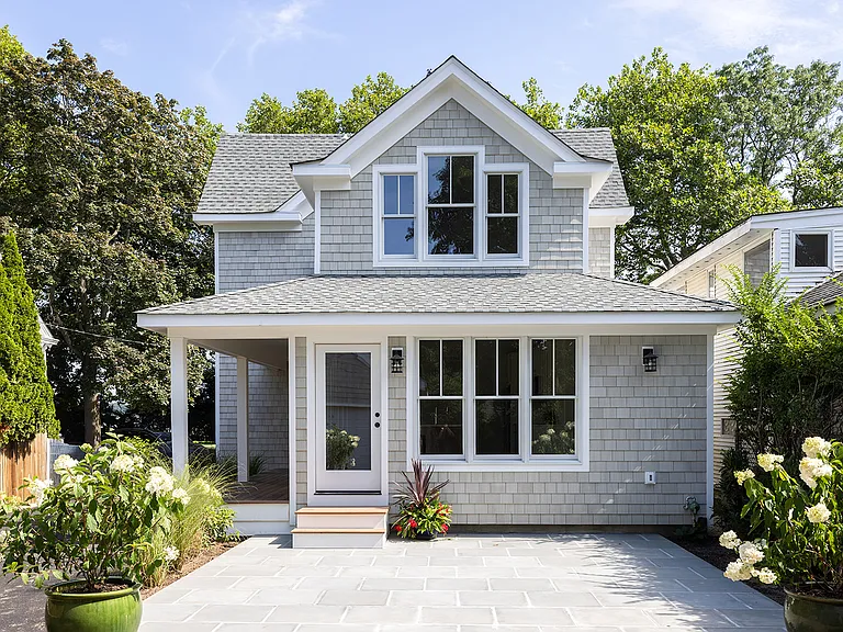 130 Bay Ave — Photo 6