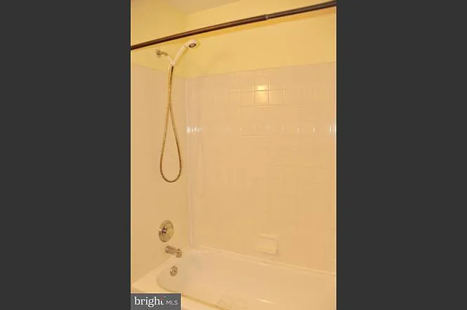 6205 Abbottsbury Row — Photo 7