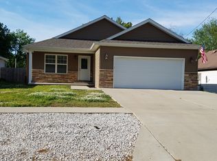615 E Menard St, Riverton, IL