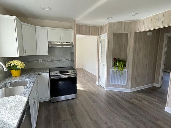 Total Renovated Kitchen/ dining - New Cabinets w/ Granite counters