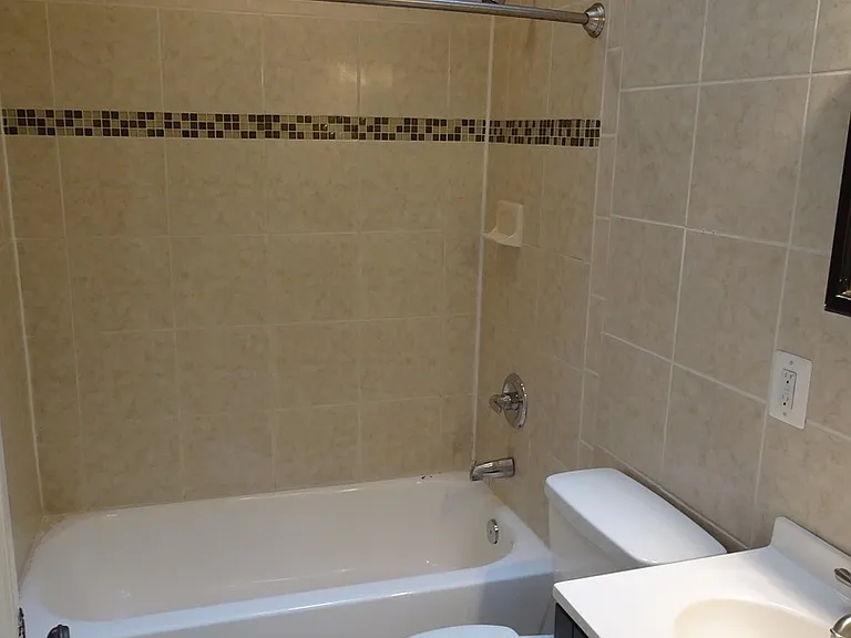 1165 Abbey Pl NE — Photo 2
