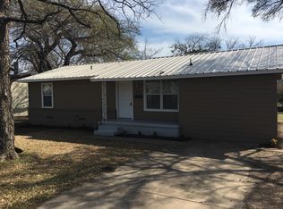 925 W 11th St, Bonham, TX 75418