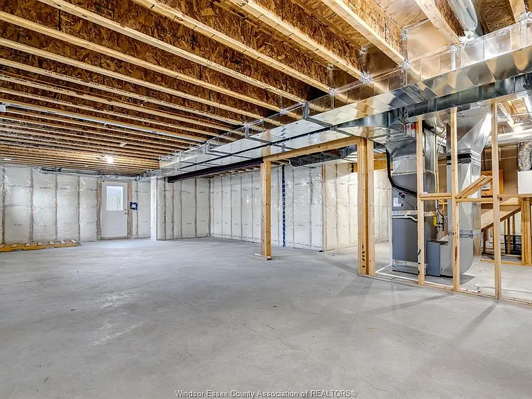 210 Cowan Ct — Photo 38