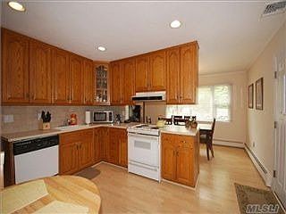 3rd image of 11 Rosewood Ln
