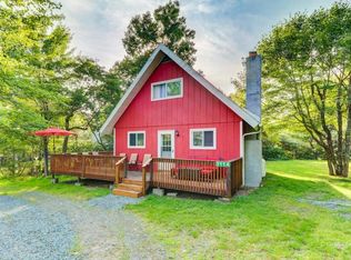 3114 Red Fox Ln, Long Pond, PA 18334
