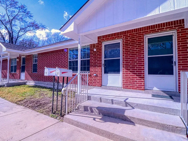 2221 Bowie Dr #11 — Photo 32