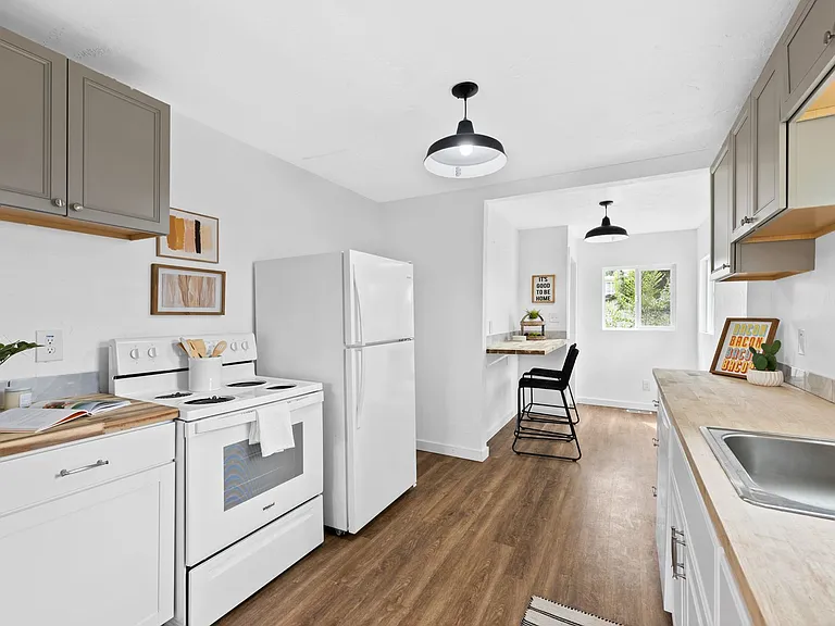 8004 E Broadway Ave — Photo 10