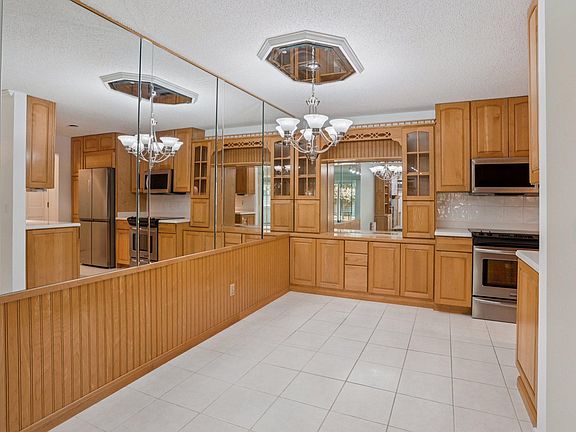 5th image of 215 Barry Ave S APT 104