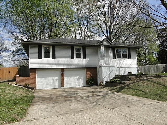 1st image of 207 SE Flagstone Dr