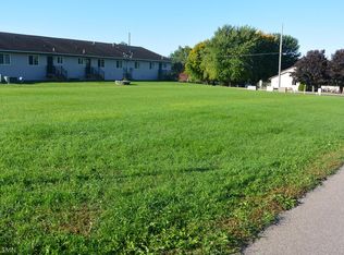 804 1st St E, Glencoe, MN 55336